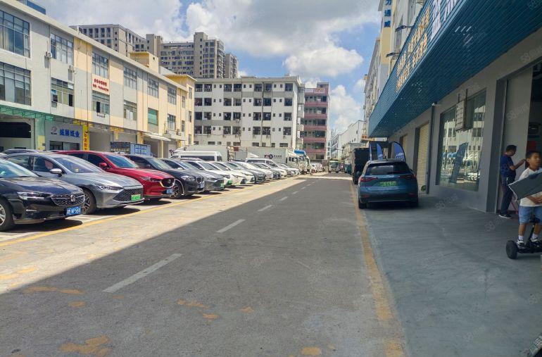 龙华大浪地铁口一楼1250平现成汽修厂房无转让费可分租500