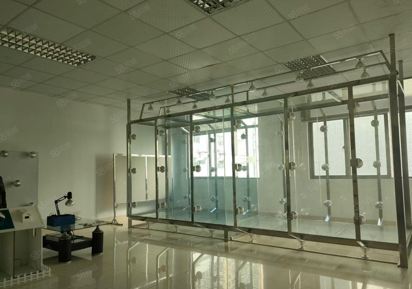 清湖北地铁口，整层，精装700平厂房，办公室出租