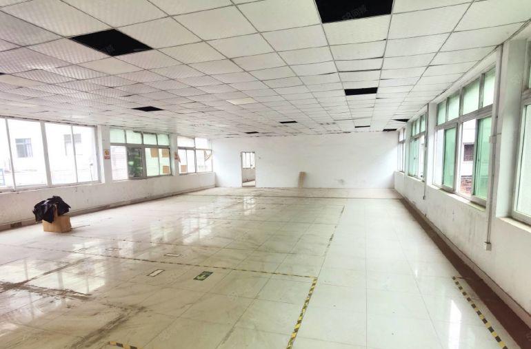 民治700平整层厂房租金30元有装修隔间可电商办公生产仓储