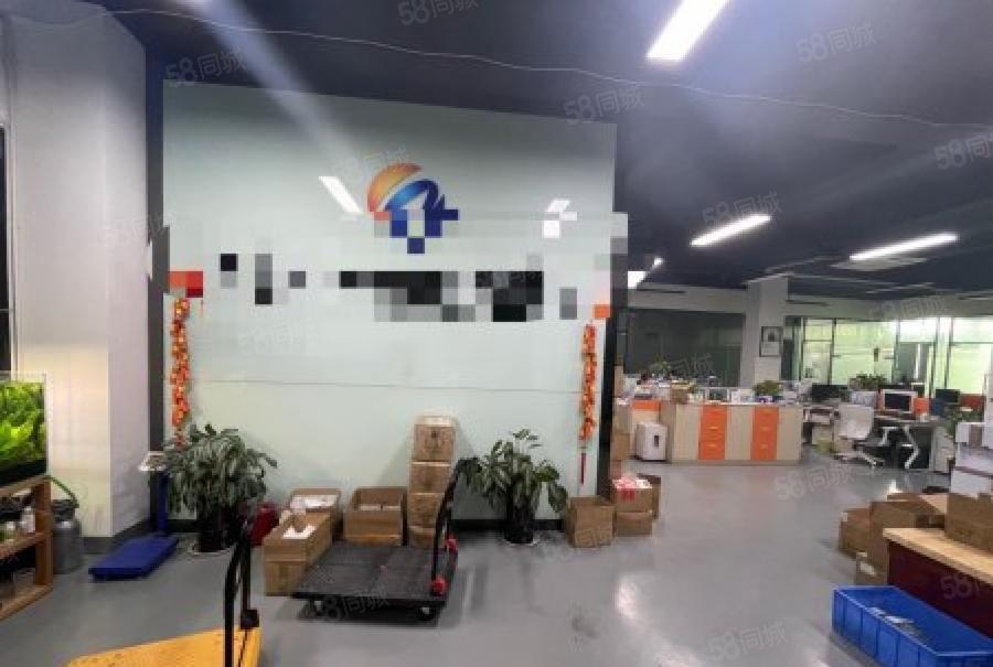 大浪羊台山地铁口精装修厂房出租，带家私空调，适合研发加工