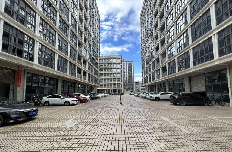 龙华清湖北地铁口原房东科技园楼上500平带2间办公室厂房出租