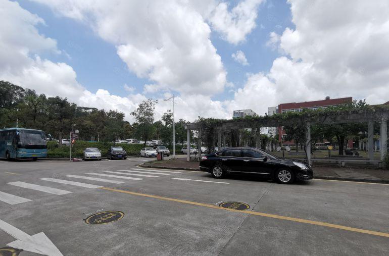 龙华中心原房东楼上特价厂房1050平精装带装修全新地坪漆