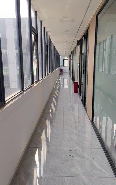 龙华大浪商业中心附近精装修办公室，500平，300平大小分租