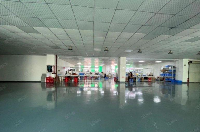 观澜地铁站旁楼上精装修700平仓库红本厂房出租水电齐全