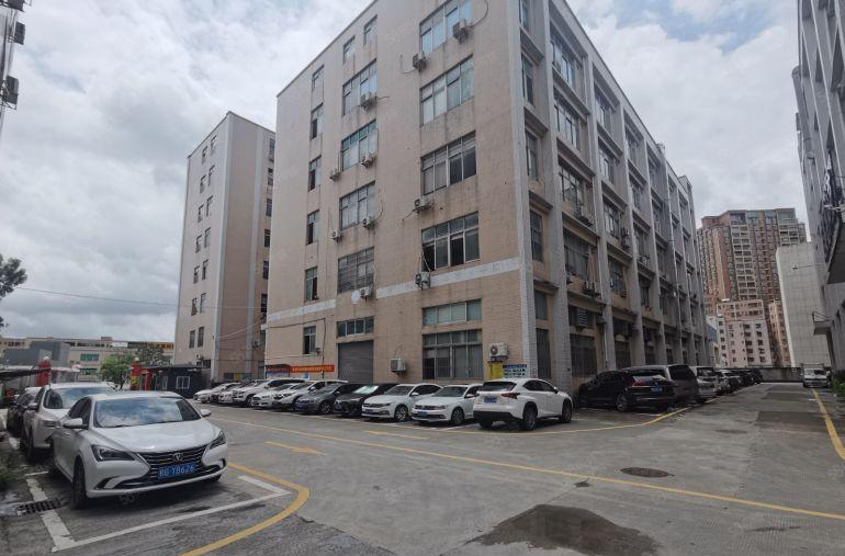 观澜章阁老村原房东厂房出租楼上1600平米简单装修水电齐全