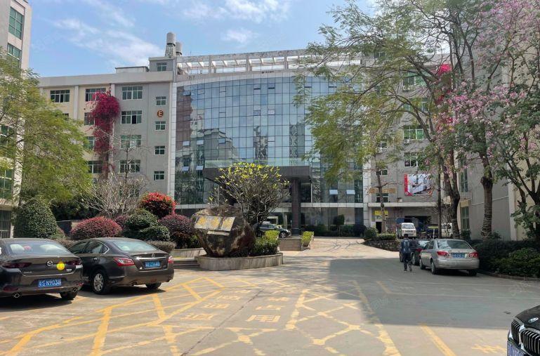 龙华观澜地铁口科技园楼上新出600平现成办公室仓库厂房出租