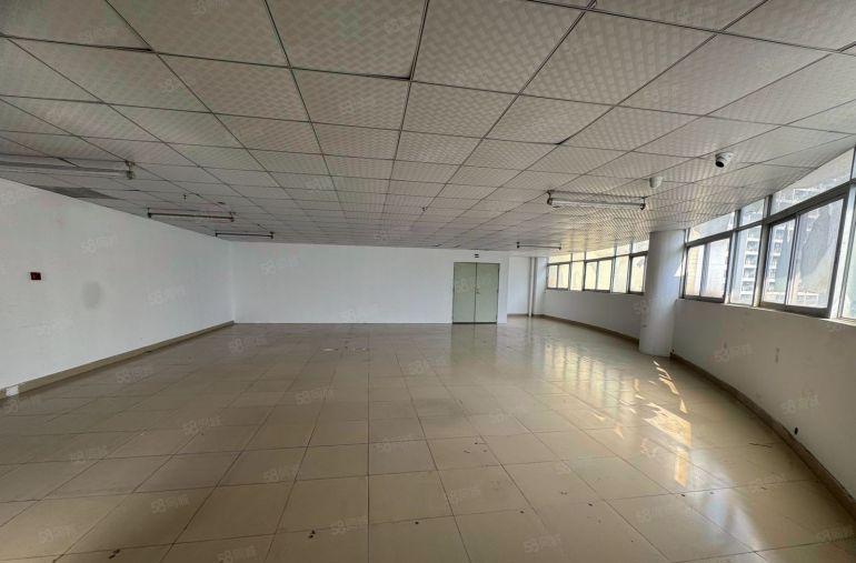 清湖地铁口旁 240平  大开间 28