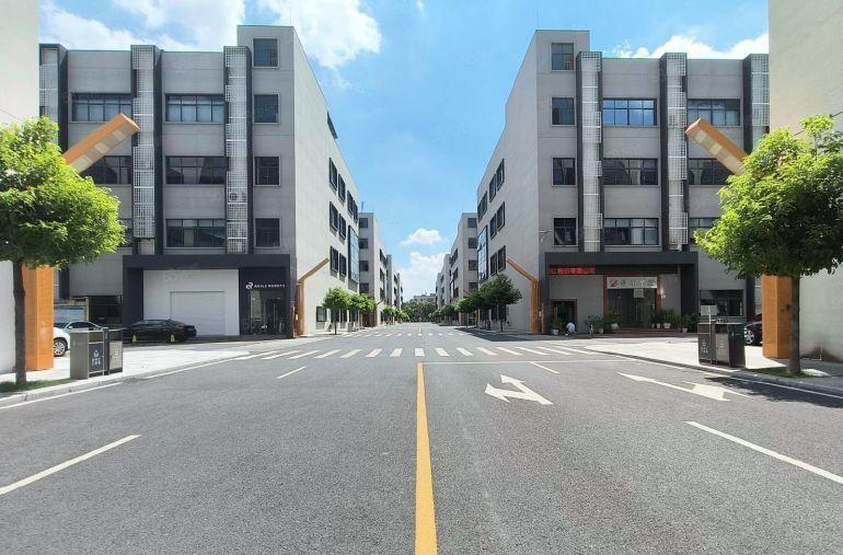 300起租龙华大浪地铁口新出楼上2000平带装修厂房仓库出租