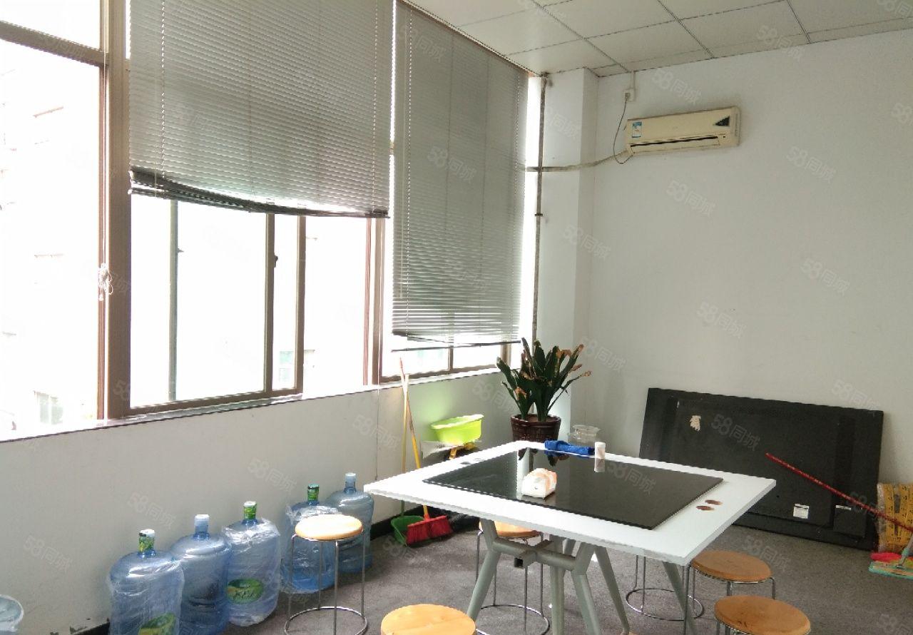 大浪商业中心附近新出楼上468平精装修厂房，