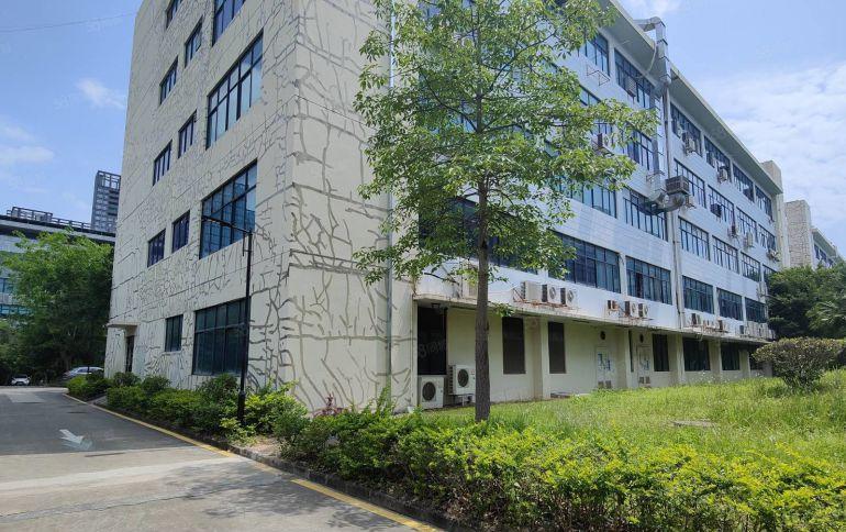 龙华民治地铁口分租一二楼1500平一层有地坪漆装修