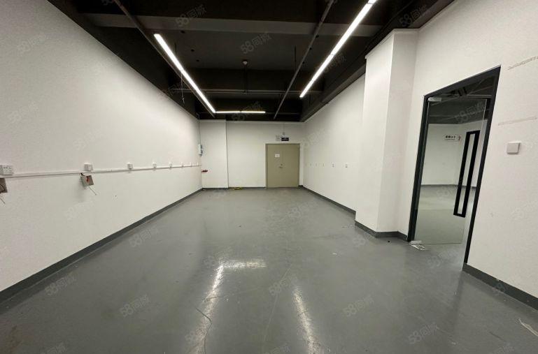 龙华大浪高新科技园3楼550平现成装修有办公室车间仓库