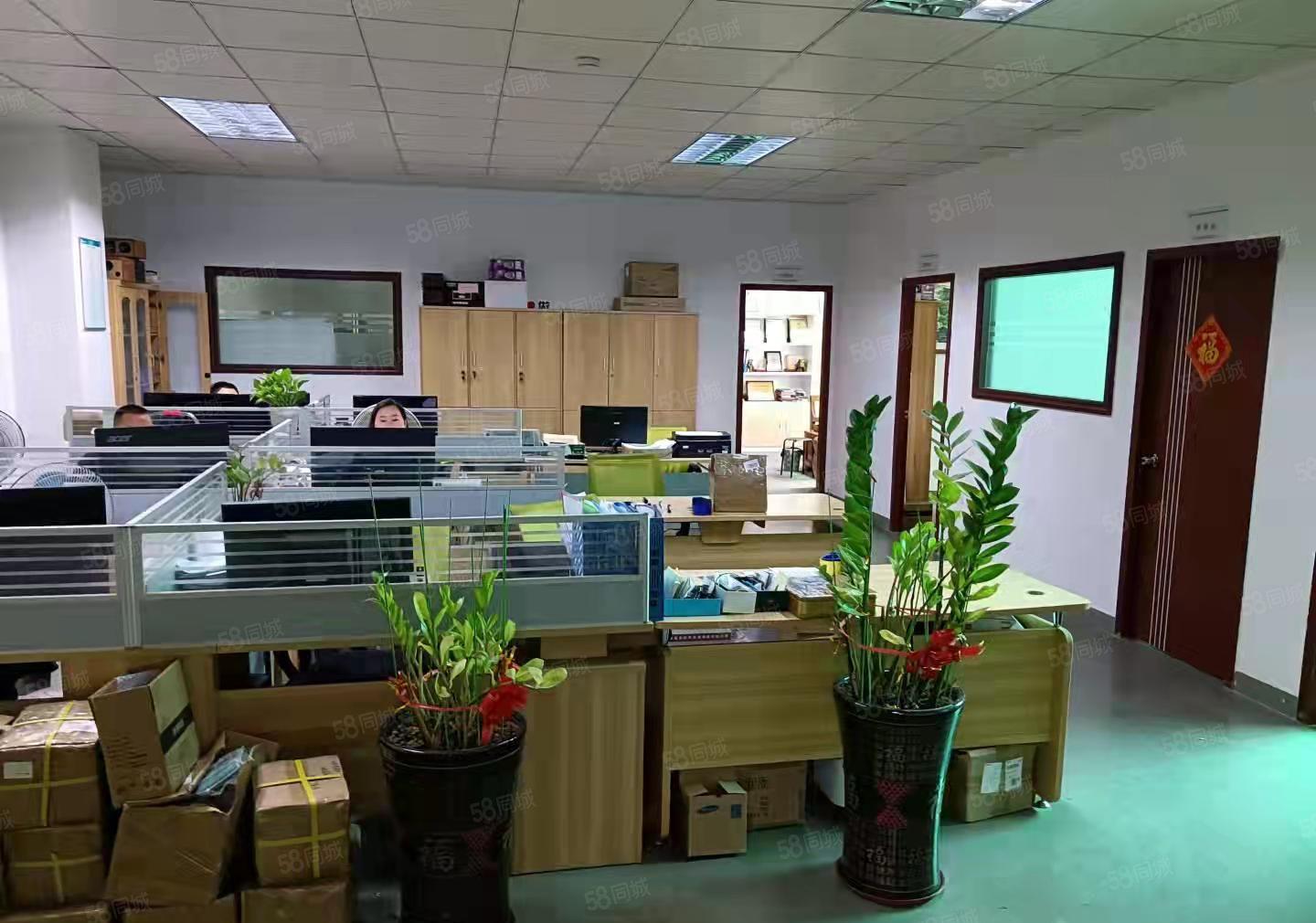 厂房岀租大浪商业街附近新出原房东楼上整层900平精装修.