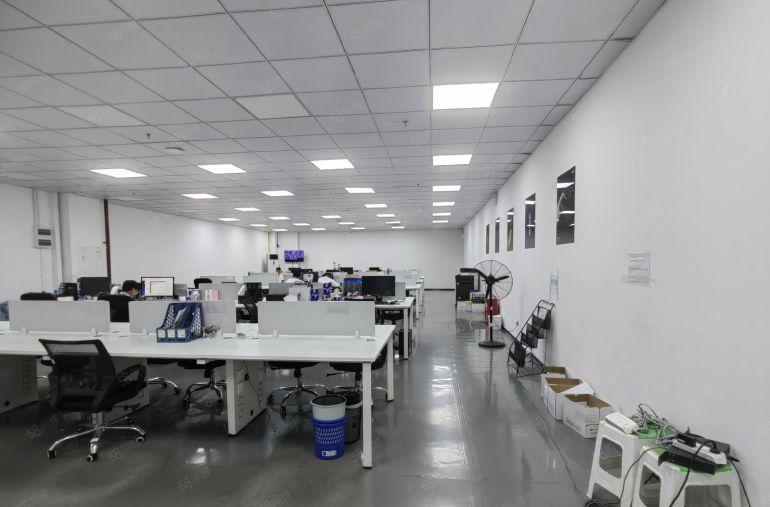 龙华深圳北站低价一楼物流厂房出租5000平，双边高台仓可分租