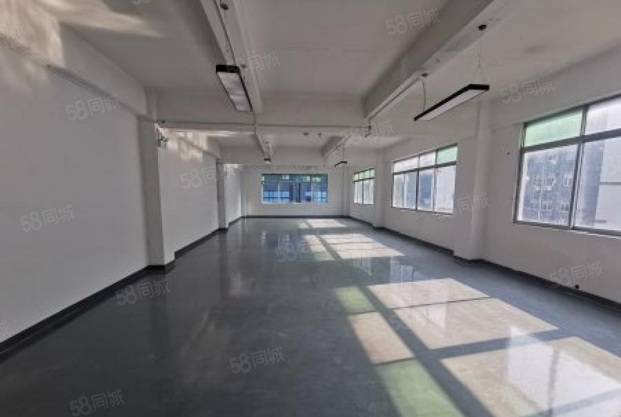 民治万众城附近300平标准厂房仓库，双面采光