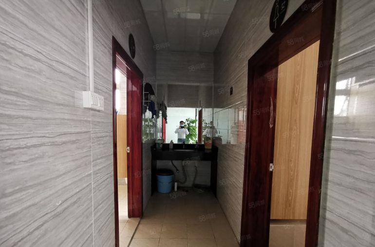 龙华大浪1000平原房东精装修红本厂房出租地铁口附近交通便利