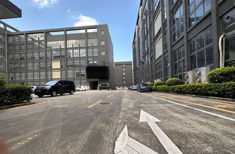 龙华元芬原房东厂房2000平出租，带豪华装修，可分租