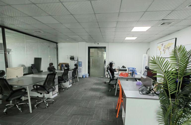 15元起租！观澜地铁口精装修厂房出租一楼仓库200平起可分租