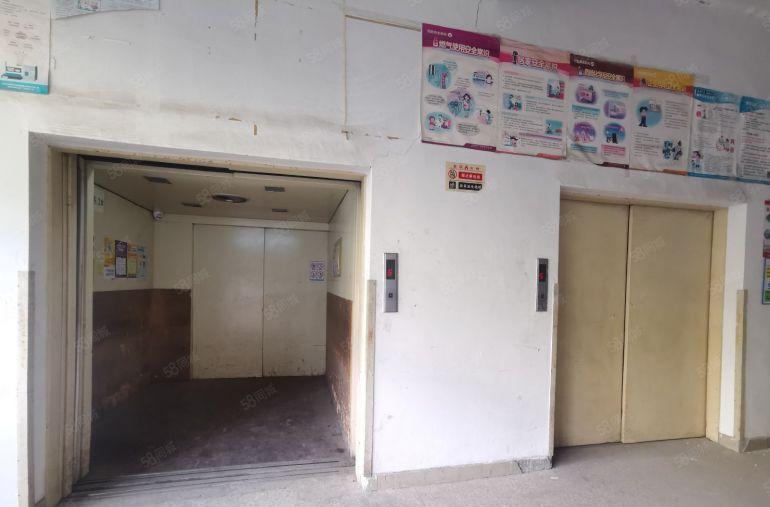 观澜库坑梅观高速出口大园区楼上厂房出租，面积1700可分租