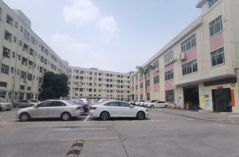 龙华区福城街道22元厂房出租，楼上两层可分租，水电齐全有装修