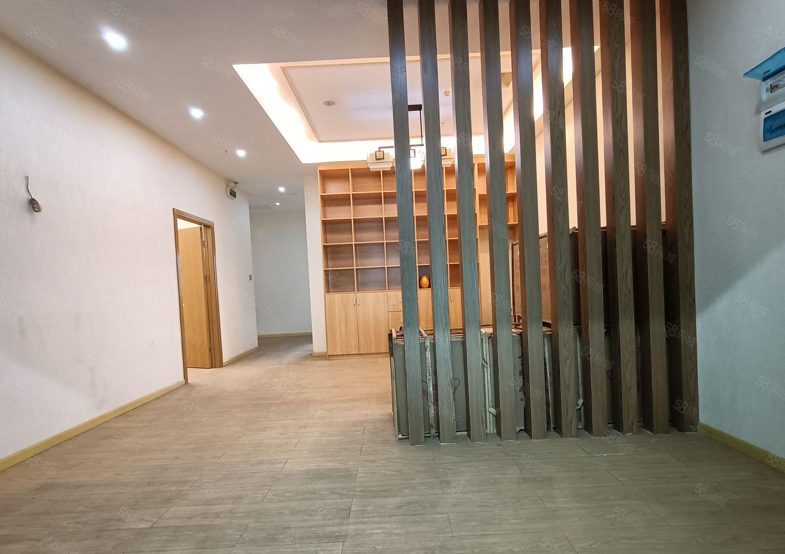 民治地铁站附近楼上精装修水电齐全500平分租300平