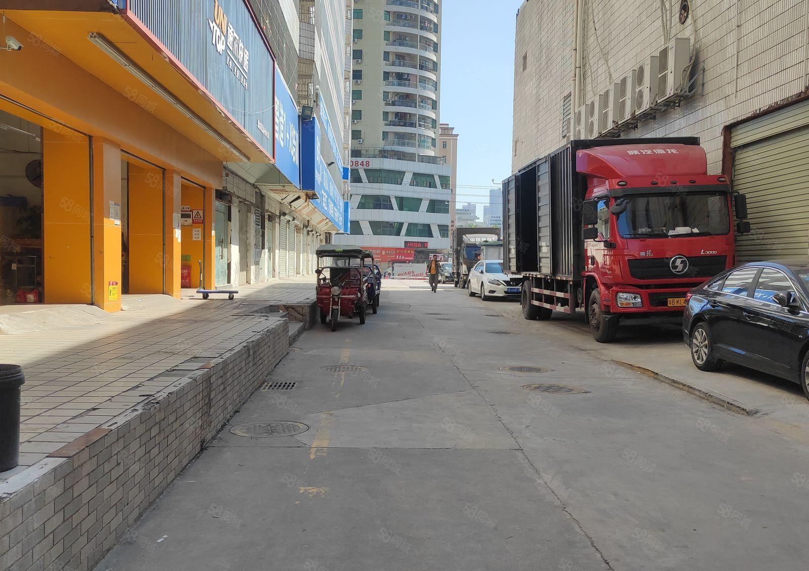 龙华油松油富商城附近一楼带平台厂房240平米出租