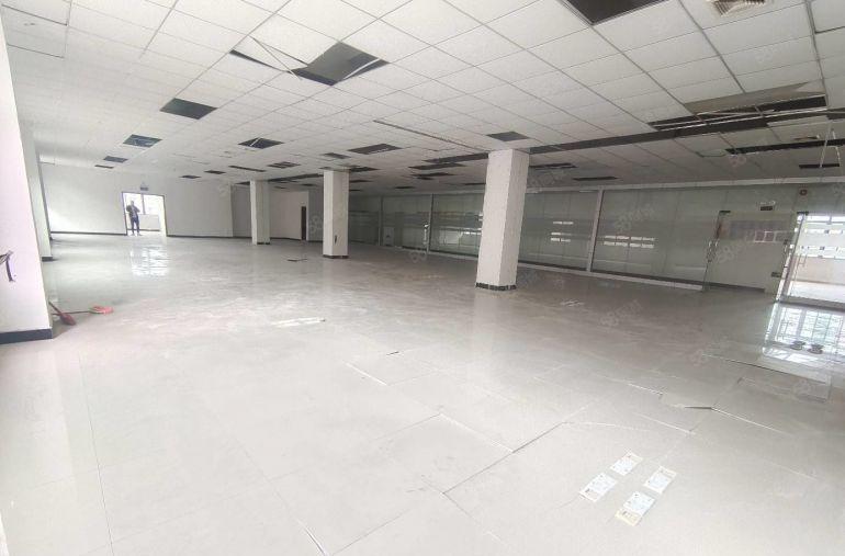 龙华清湖油松富士康北门原房东出租2000平带装修100平分租