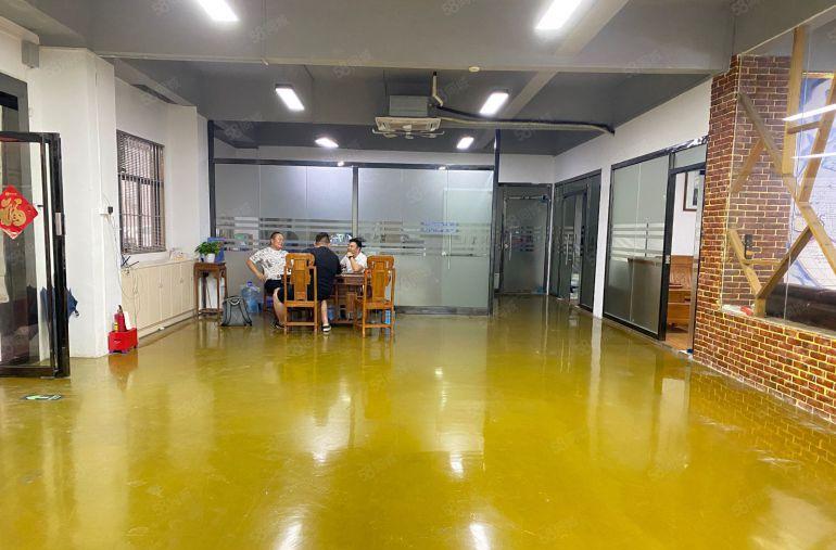 观澜地铁口一楼500平豪华精装修适合电商办公棋牌工业厂房出租