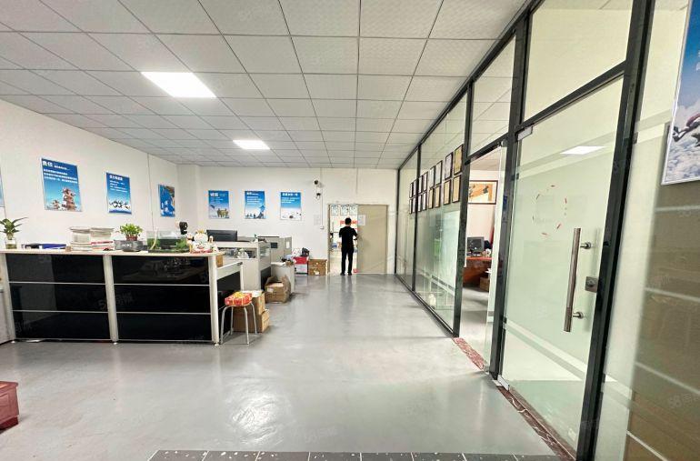 观澜樟坑径400平红本厂房出租分租现成办公室装修车间地坪漆