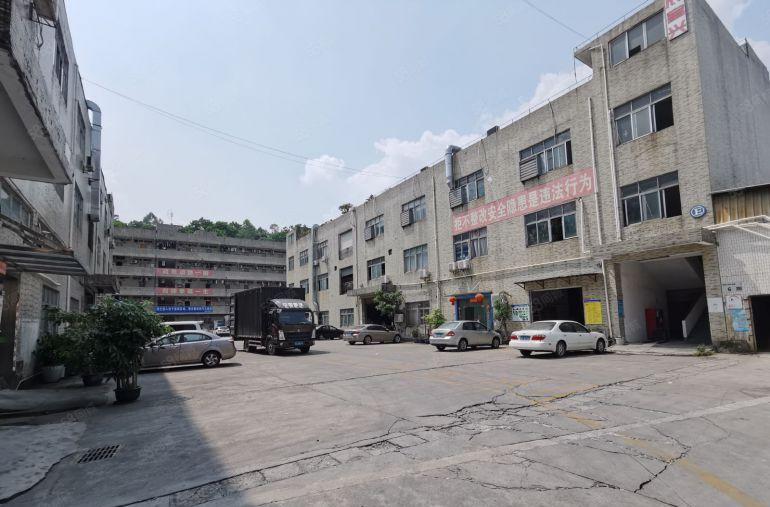 观澜福民大型园区楼上带装修厂房出租，水电齐全面积660平米