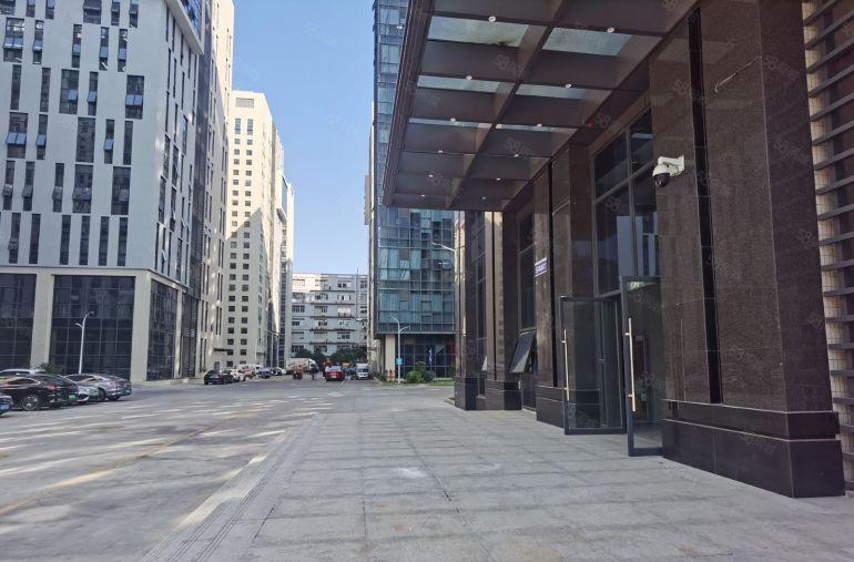 深圳市龙华区全新园区260000平方标准厂房出租大小可分租。