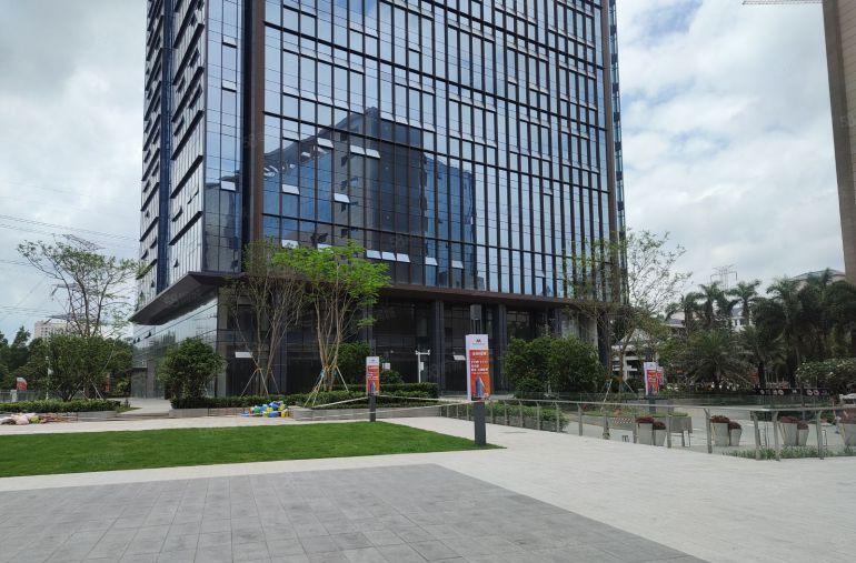 200平起龙华清湖地铁口原房东红本厂房出租8000平定制装修