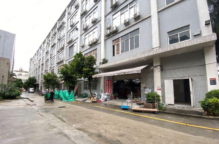 龙华清湖龙华文化广场附近一楼2600平红本厂房出租空地大