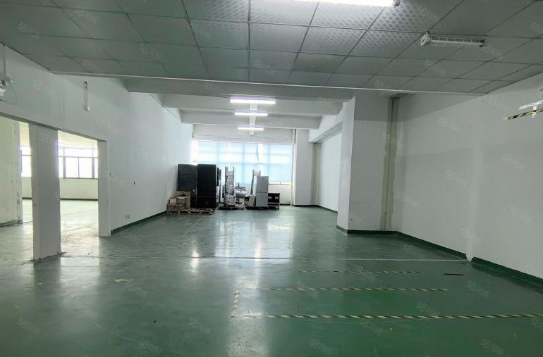 观澜牛湖地铁口附近2400平豪华精装修厂房仓库出租大小可分