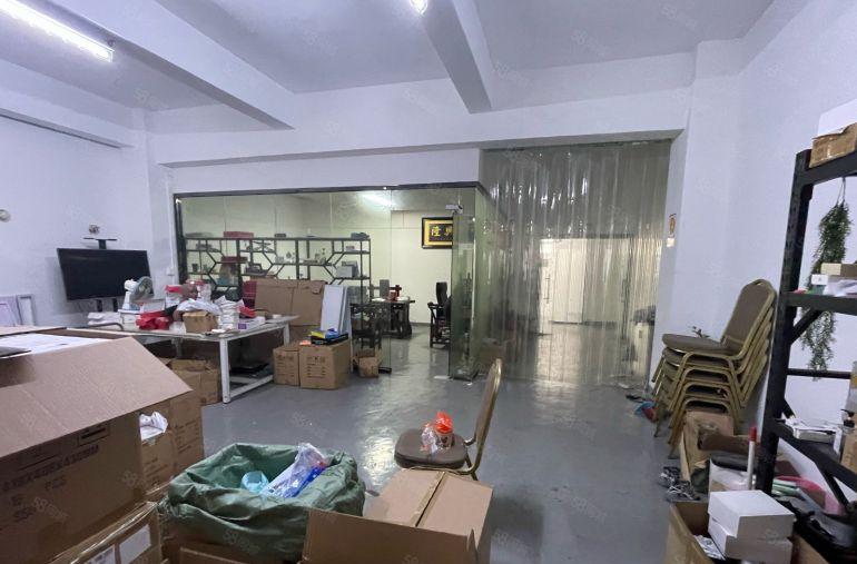 龙华油松路口270平方精装修厂房，仓库租金28块