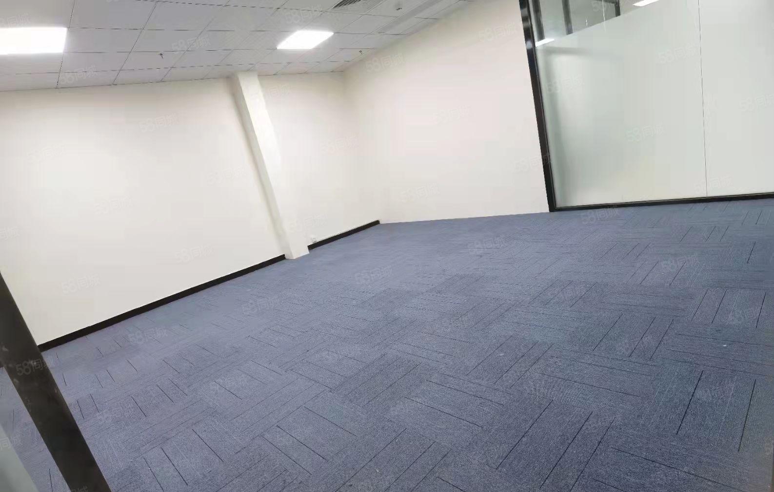 民治地铁站新出精装办公室585平招租，水电齐全