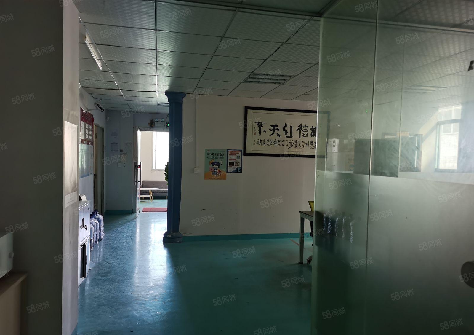 龙华区章阁新出四楼320平方，水电齐全，厂房出租