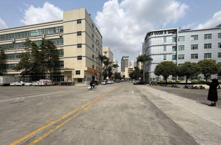 观澜原房东出租2000平方红本厂房大小可分租带精装修可办环评