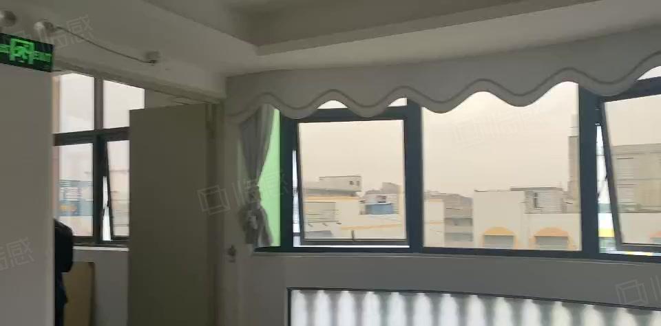 龙华大浪商业中心附近新出整层863平精装修标准厂房，免转让费