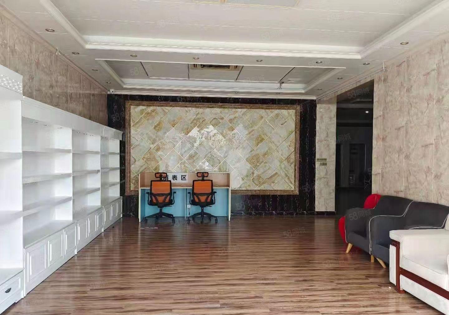 深圳龙华大浪新百丽附近一楼420平精装厂房出租。