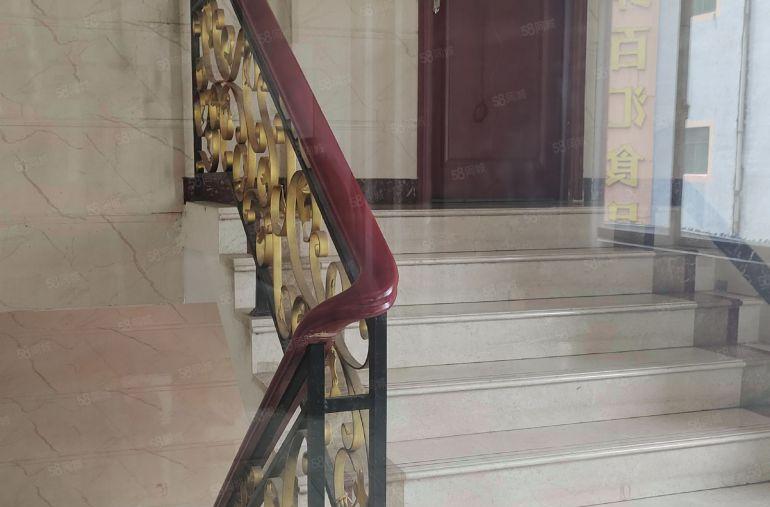 观澜新田楼上带装修有现成办公室现成水电