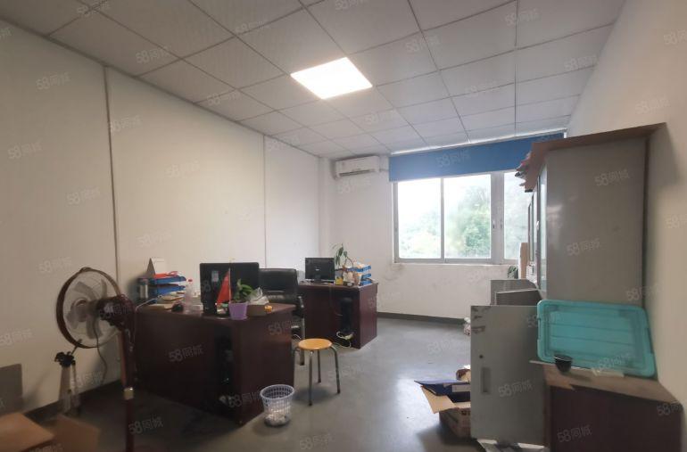 200平起租龙华原房东楼上1250平带精装修仓库，可拎包入住