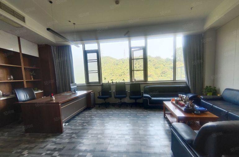 坂田华为基地旁边精装修厂房出租整层5000平可分，能进大货车