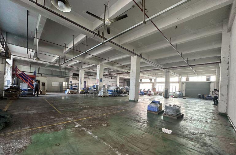 200平起龙华清湖地铁口原房东红本厂房2000平空地适合物流