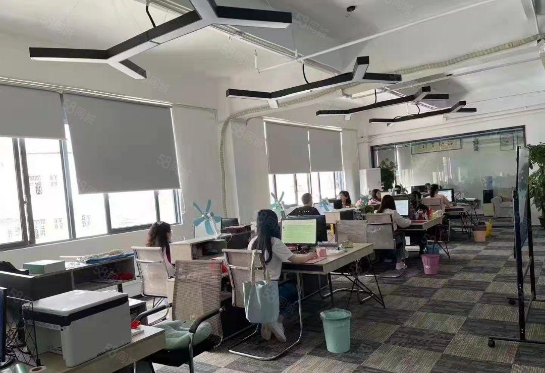 龙华大浪新出地铁站楼上豪华精装修556平 无转让费 现成格.