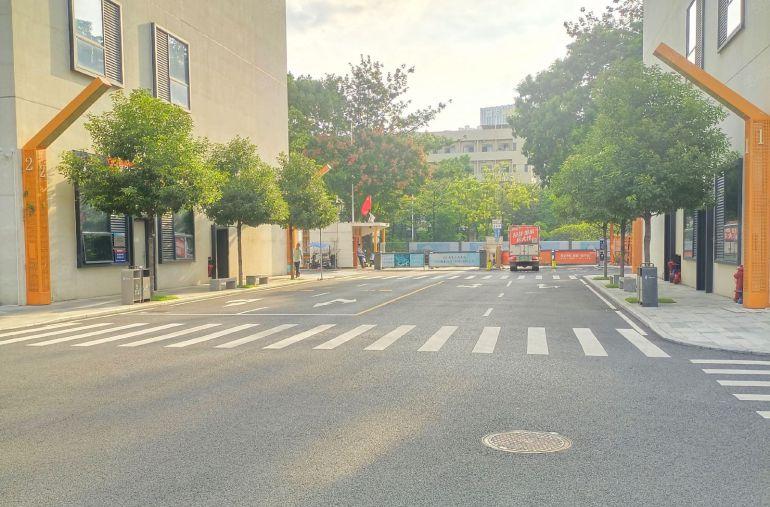 龙华大浪商业中心附近新出原房东2000平带红本按实际面积出租