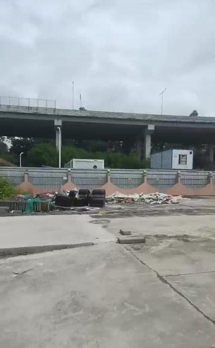 观澜高速口附近独院厂房单层面积3500平，空地6000平