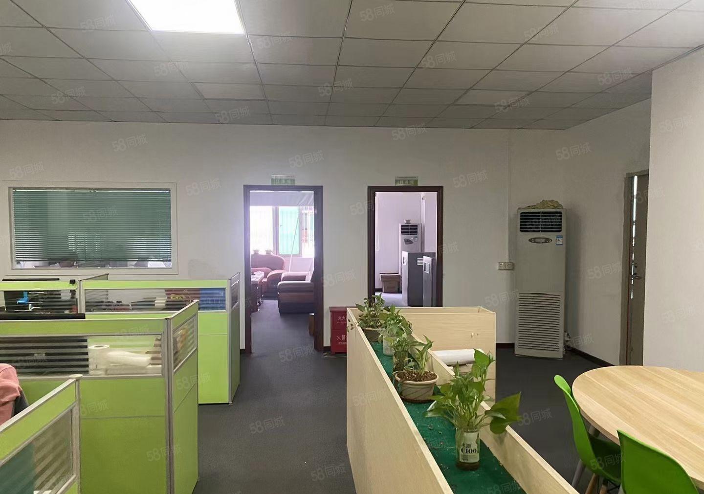 龙华大浪地铁口附近厂房出租550平带精装修办公室