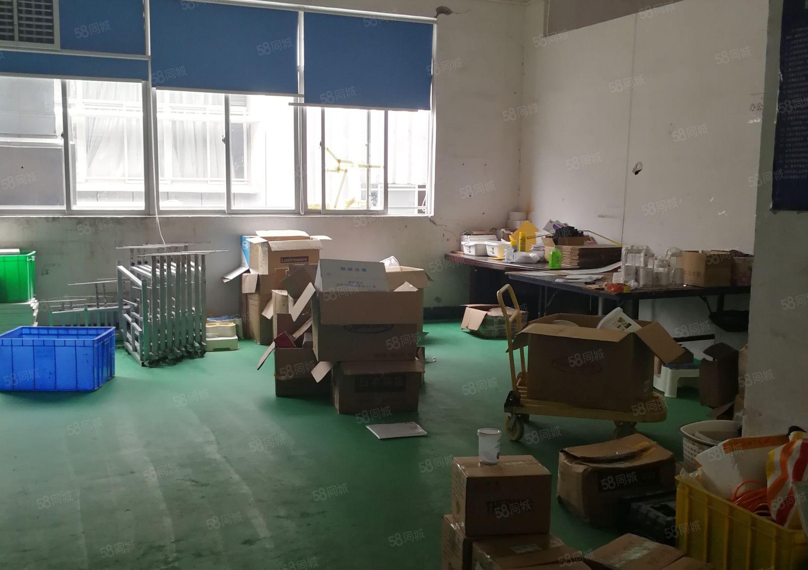 龙华厂房，交通便利，安全可靠，近龙胜地铁站，靠近福龙路辅路旁