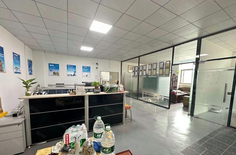 观澜樟坑径400平红本厂房出租分租现成办公室装修车间地坪漆