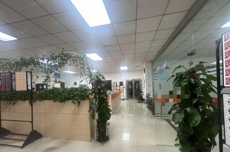 龙华清湖地铁口600平精装修厂房出租可分租低价出租得高使用率